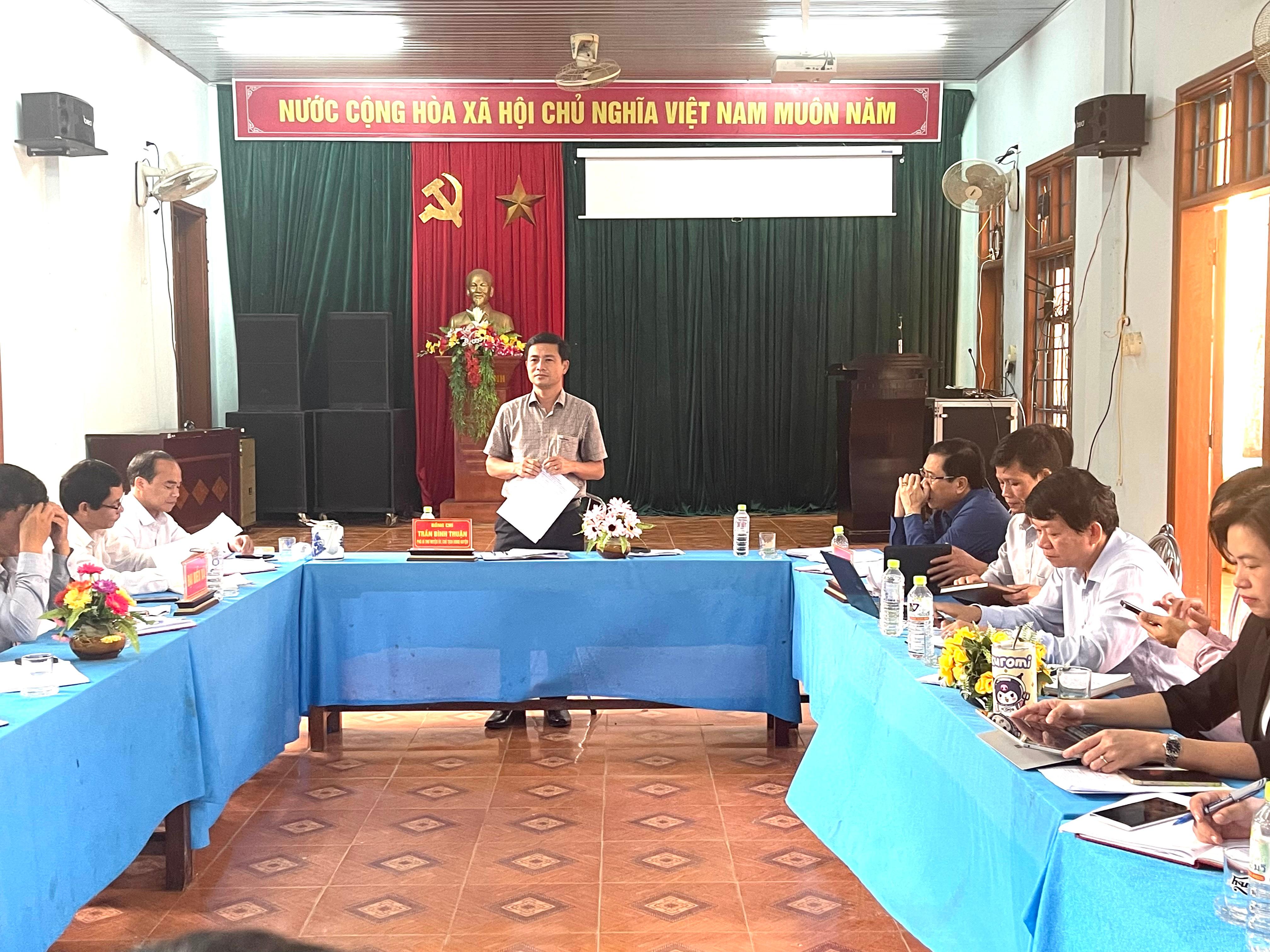 Chủ tịch UBND huyện Trần Bình Thuận làm việc với xã...