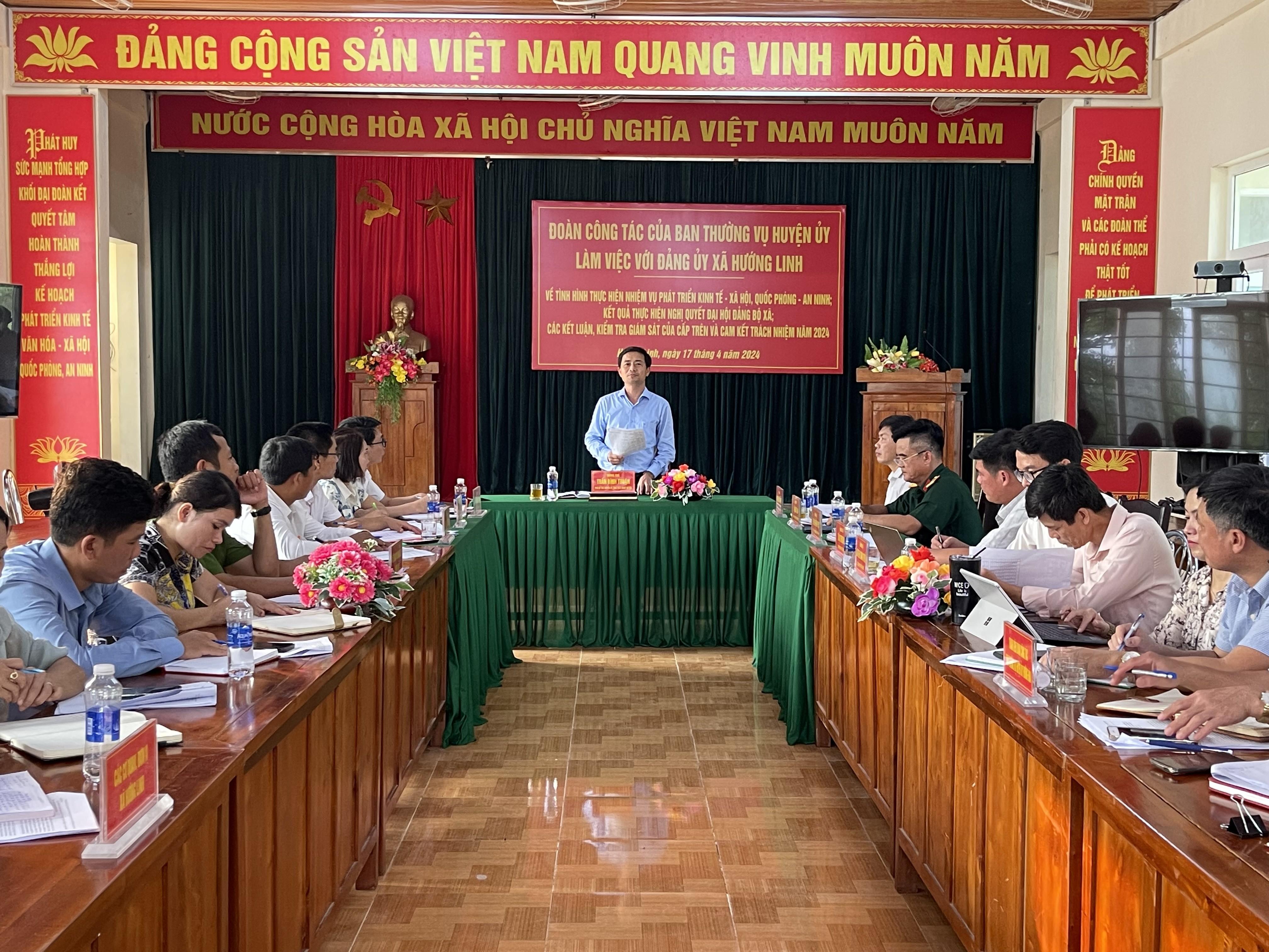 Đoàn công tác của Ban Thường vụ Huyện ủy làm việc với Đảng ủy xã Hướng Linh