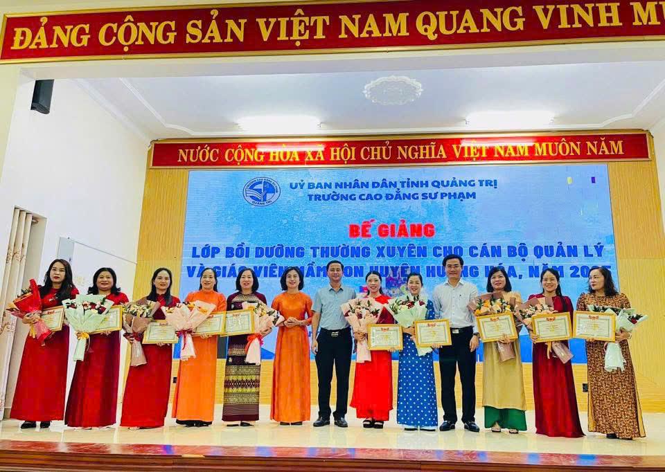 Bể giảng lớp bồi dưỡng kỹ năng về quản lý và chuyên ngành, nhằm nâng cao trình độ chuyên môn, nghiệp...